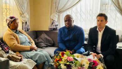 Mayor visits the bereaved family of murdered Ditebogo (5)