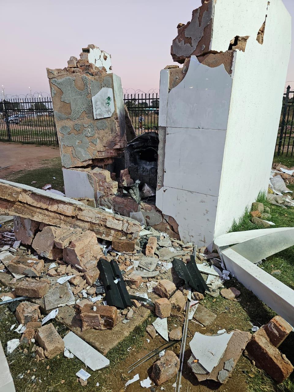 Armed men bomb ATM, rob shop and driver at Soshanguve Sasol Garage Rekord