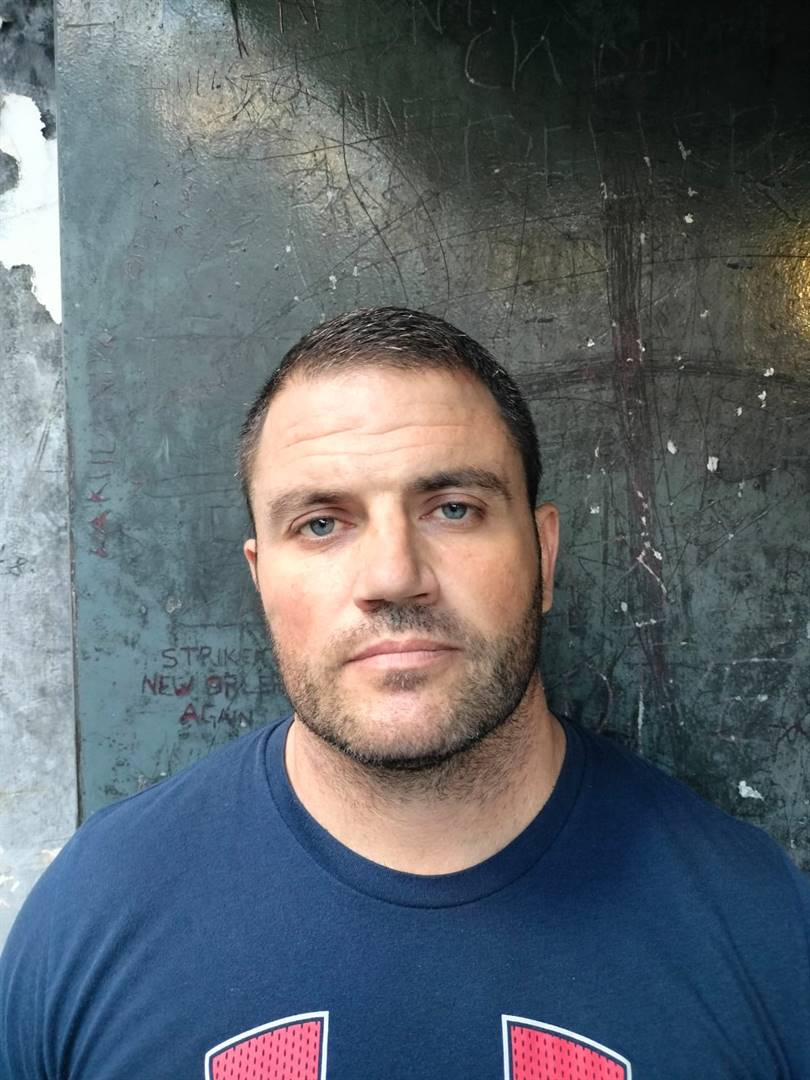 “Jacques Malot is ’n bekende oortreder met verskeie sake van inbraak, voertuig diefstal, huislike geweld en ontvoering wat oor die jare teen hom geopen is." - Hennie Viljoen, spesialis-ondersoeker