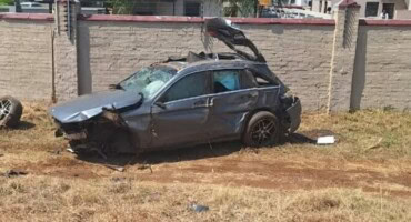 Woman flung over complex wall in R55 rollover accident