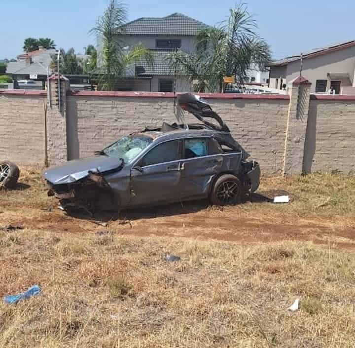 Crash At R555 Woman flung over complex wall in R55 rollover accident | Rekord