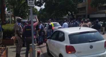 Three suspects shot and injured in Brooklyn Mall armed robbery