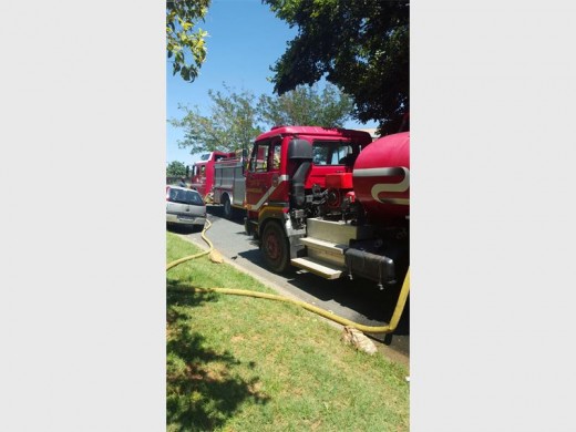 Fire truck and water tanker from Rosebank and Roosvelt Park fire stations respond to a fire incident in Bordeaux. Photo supplied.