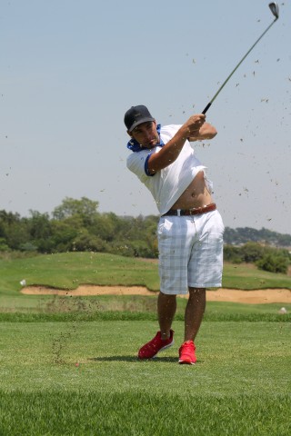 Sven Schumacher plays golf for a par workout.