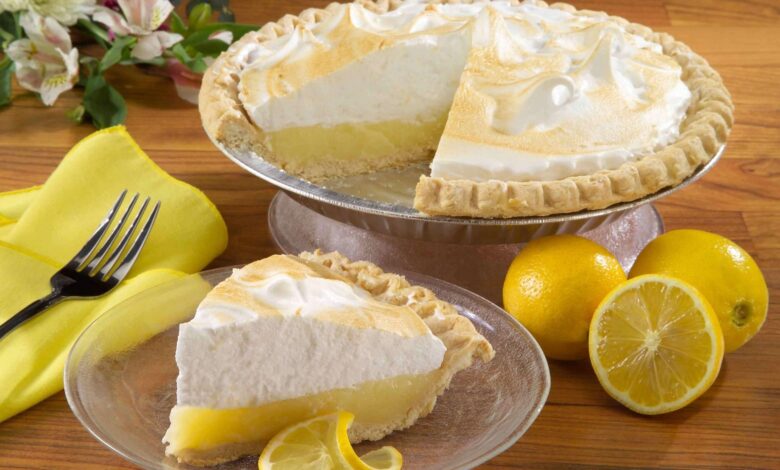 Lemon_meringue_pie_1