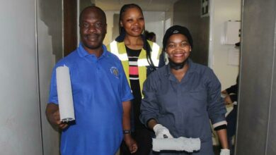Warrant Nicholas, Makhura, Zandile Thulo and Warrant Thandiwe May help paint their station.