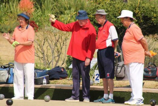 Bowlers signal their teammates on the final day. Photo: Nicholas Zaal