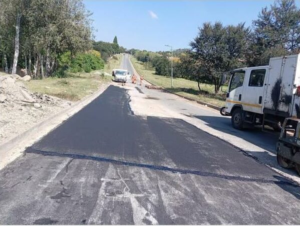 Johannesburg Roads Agency has completed the long-awaited repairs on President Fouché Drive. Councillor Ralf Bittkau confirmed the road’s reopening and urged focus on fixing others
