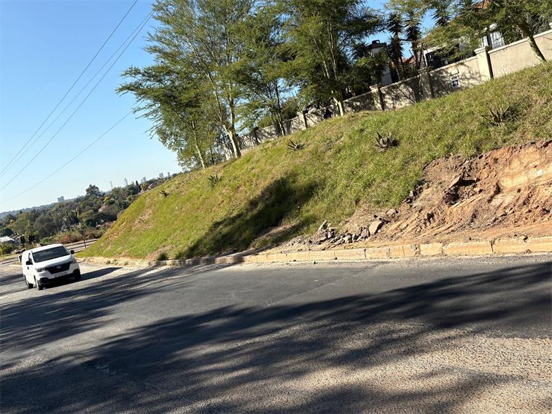 Residents are not happy about the newly fixed potholes on CR Swart Drive Boskruin, as they claim they were not expecting a patch job, but rather a fully new road.