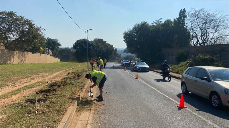 Coming out in numbers to clean up President Fouché Drive, the Community Heroes made a difference in their suburbs.