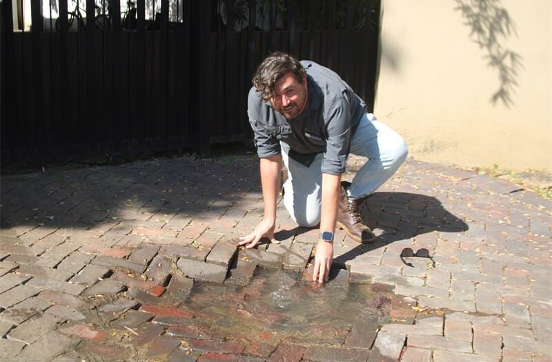 After six weeks, Johannesburg Water has repaired the leak on Valley Street in Robin Hill, but residents aren't happy that all they did is fix the leak, not the damage caused.