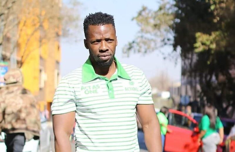 Councillor Sello Mabelebele and school principal Simon White have condemned Joburg Water after a huge leak on Riverside Road wasted thousands of litres daily.