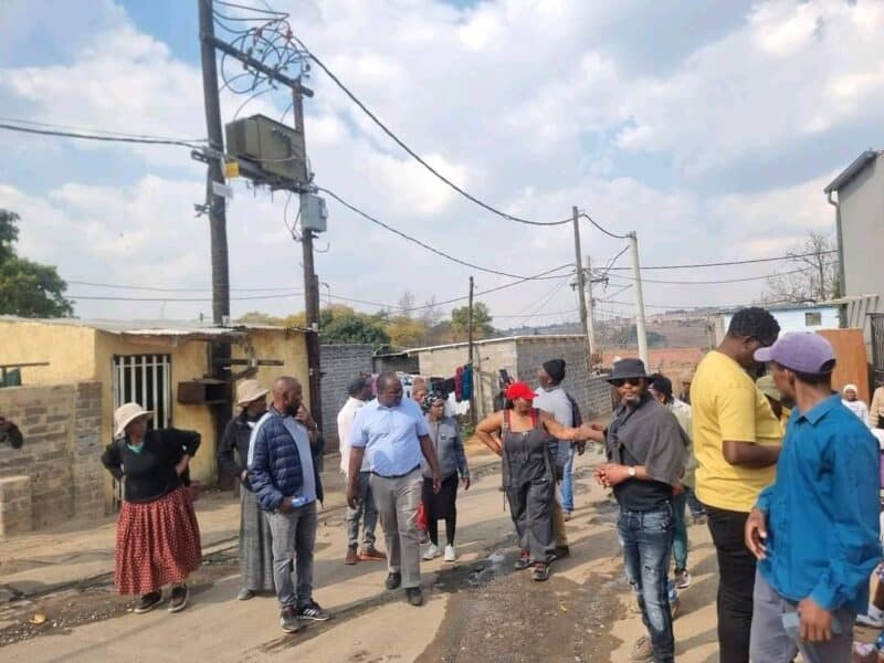 Following a peaceful protest, Zandspruit residents welcomed a visit from the Premier’s office to assess poor service delivery and collapsing infrastructure first-hand.