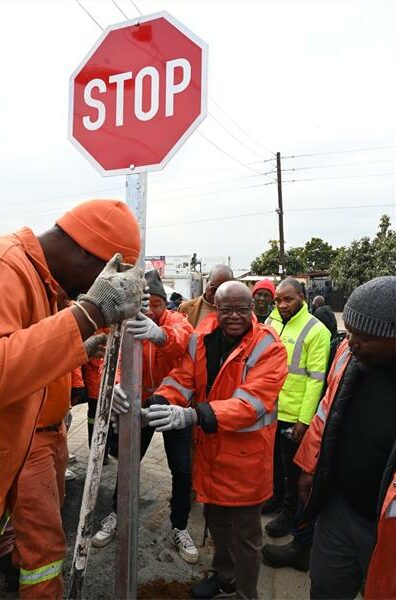 Johannesburg leaders visited Cosmo City to inspect roads damaged by illegal water use and vandalism as part of the War on Potholes campaign.