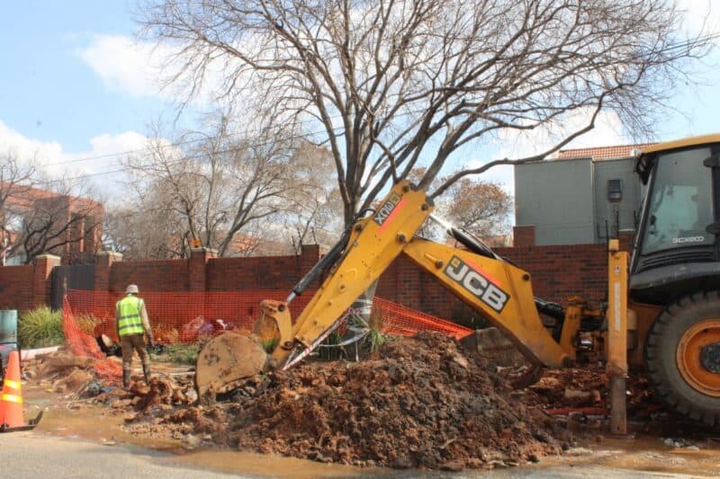 Residents in Randburg suburbs will experience low pressure to no water as Joburg Water repairs major pipe bursts.