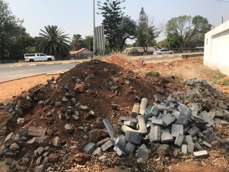 Johannesburg Metro Police Department confirmed that they appointed officers to investigate the issue of illegal dumping on Elise Road and Malibongwe Drive