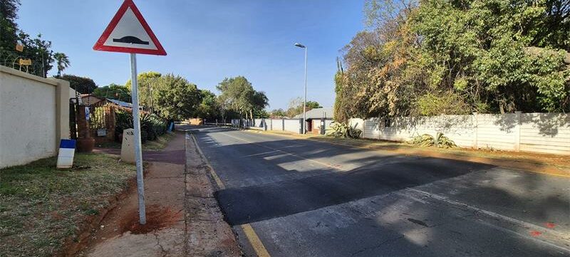 Jennifer van der Westhuizen’s persistent calls for safer roads has finally been answered with a newly installed speed bump, aimed at slowing down speeding drivers in the area.