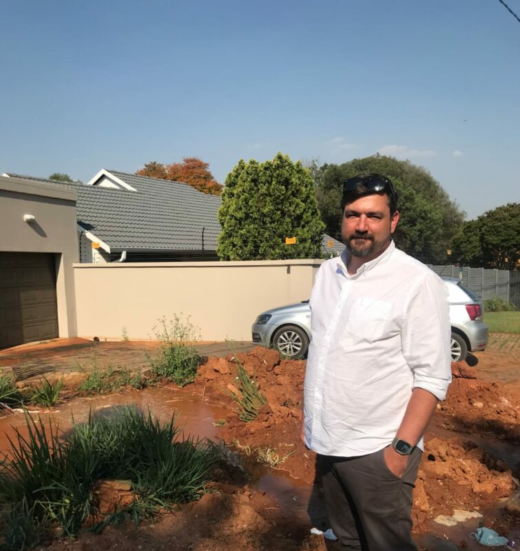 Ward 99 councillor Hendrick Bodenstein is on site at the major pipe burst in Blairgowrie. Photo: Mthulisi Lwazi Khuboni