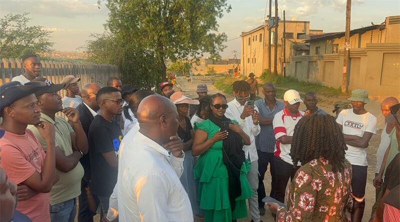 During a community dialogue with Gauteng MEC for Agriculture and Rural Development, and RISE Mzansi national chairperson, Vuyiswa Ramokgopa residents raised urgent concerns over poor service delivery, crime, and leadership.