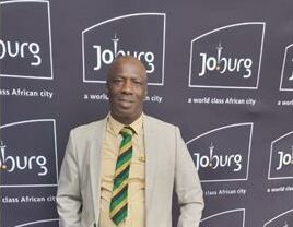 A food drive and a council meeting held on the same day have deepened divisions between Ward 100 councillor Lyborn Ndou and the Cosmo City Residents Association.