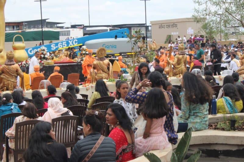 More than 2 000 visitors gathered in North Riding as a 42-foot statue was ceremonially installed at the BAPS Hindu Mandir and Cultural Complex.