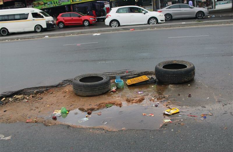 The tyres are still there, the water is still rising, and Johannesburg Water is still not talking. A month after the Randburg Sun's last report, nothing at Bram Fischer Drive has changed.