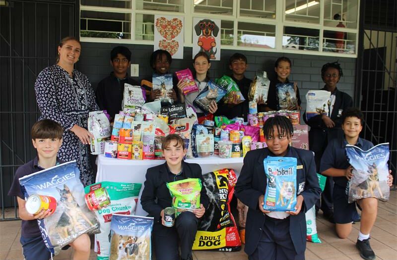 Knight Preparatory School learners collected dog and cat food to donate to Place a Pup, an NPO in Roodepoort.