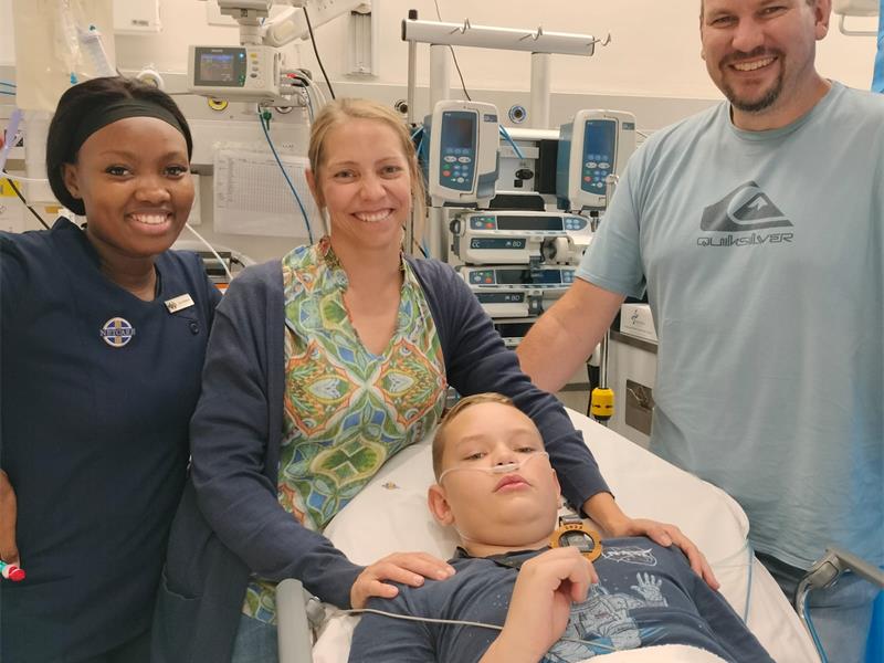 Ehben Mulder, a 12-year-old Randburg boy, has been awarded a hospital bravery medal after remaining calm and co-operative while doctors treated a painful kneecap dislocation.