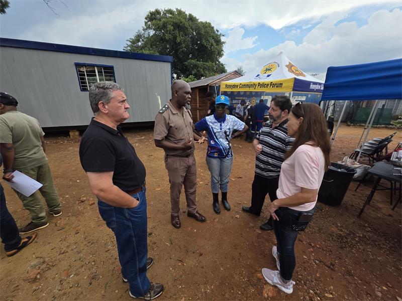 Community policing volunteers in Zandspruit took matters into their own hands this week, sprucing up their container office and celebrating the patrollers who keep their neighbourhood safe.