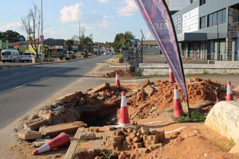 More than three months after a road defect on Bram Fischer Drive was escalated to the Johannesburg Roads Agency, the only response received is that a spokesperson is ‘currently working’ on a reply.