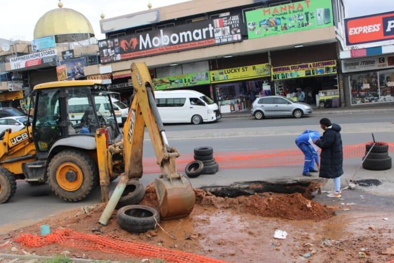 Joburg Water teams are on site at Bram Fischer Drive after MMC Luyiso Masuku visited the area during Crum’s High Impact Service Delivery Programme on April 23.