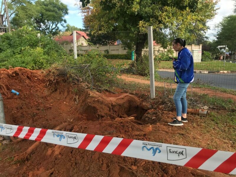 A major pipe burst has been fixed at the Randburg Tennis Club, but Joburg Water hasn't reinstated the area.
