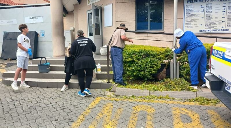 Community and police unite for a cleaner Douglasdale Police Station