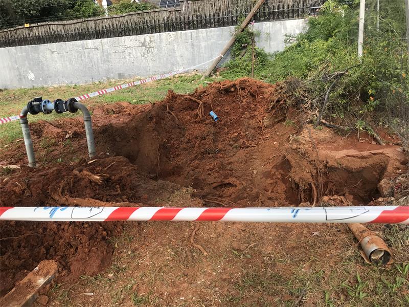 A major pipe burst has been fixed at the Randburg Tennis Club, but, like in so many other places, Johannesburg Water has failed to reinstate the area.
