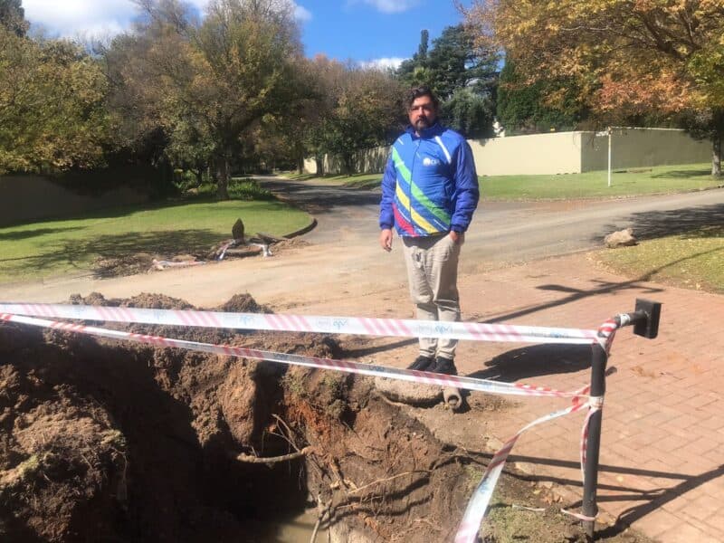 Residents in Robin Hills have once again been left without water after a new pipe burst, as repeated infrastructure failures continue to affect the area.