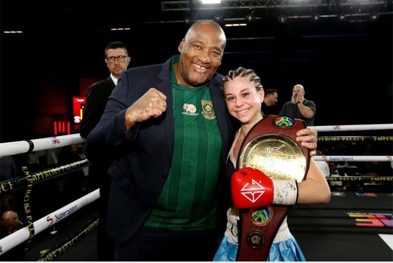Tyla 'Duracell' Promnick wins her first-ever title in a 10-round match against Thobela Nyanda via majority point decision.