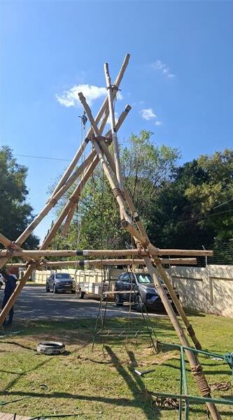 Randburg Scout Caleb Gibson, aided by his patrol, built a 22m tall model of the Eiffel Tower at Randburg Tennis Club, completing a major first class pioneering project.