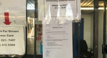 Notice at the Randburg Licence Centre entrance as services are temporarily suspended. Photo: Mthulisi Lwazi Khuboni