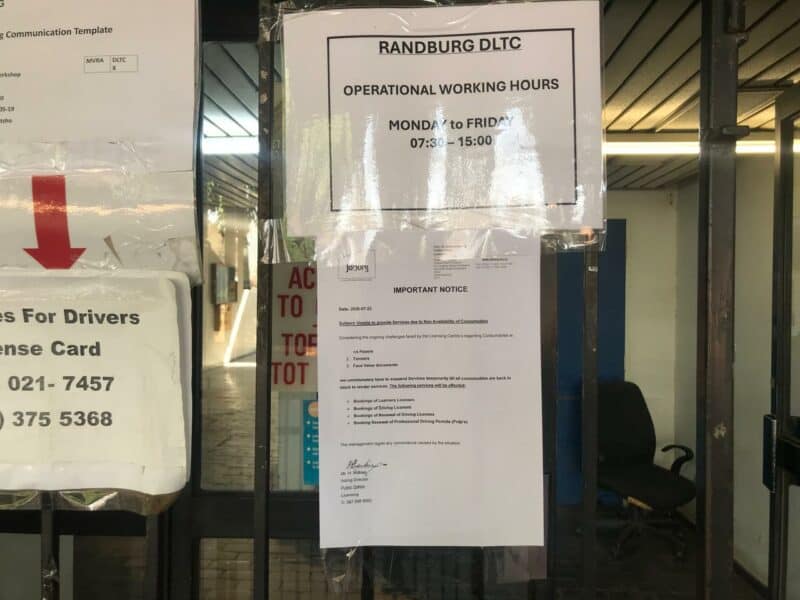 Notice at the Randburg Licence Centre entrance as services are temporarily suspended. Photo: Mthulisi Lwazi Khuboni