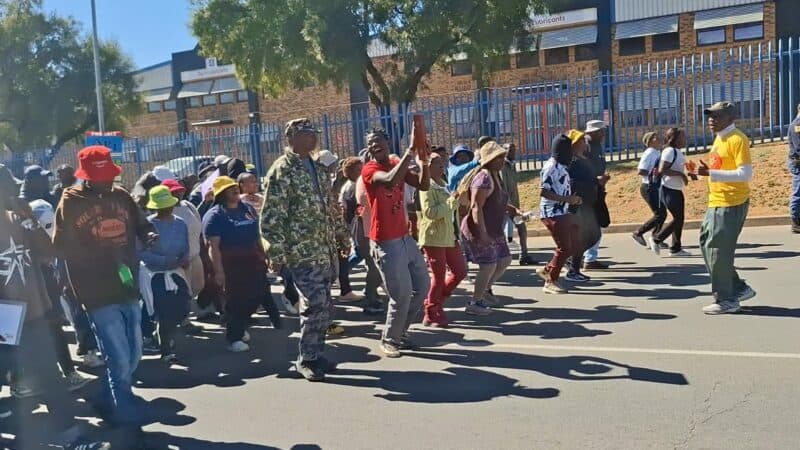 Job seekers moved from company to company in Kya Sands Business Park this week, demanding local firms hire residents instead of foreign nationals, and vowing to return until everyone is employed.