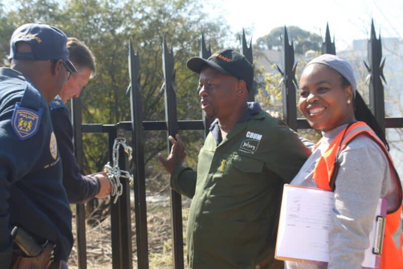 Several city entities, including citizen relationship and urban management, collaborated for a much-needed clean-up of the green belt on CR Swart Drive Bridge.