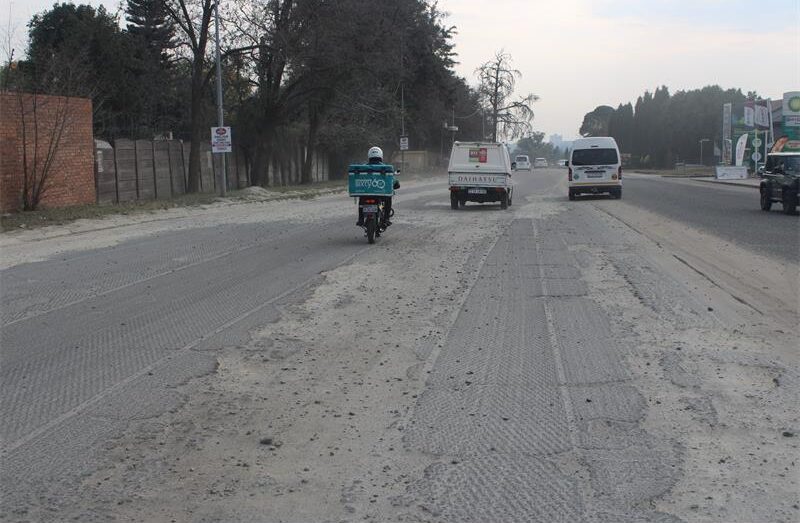 JRA explained that a dispute between themselves and the contractor appointed to complete the repairs are the cause of the delays on the stretch of Malibongwe Drive.