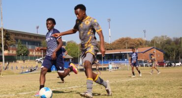 Randburg AFC's Sibongiseni Oliphant and Kaizer Chiefs' Xolani Dayimani battle for possession in a keenly fought under-17 encounter that Chiefs edged 1-0.
