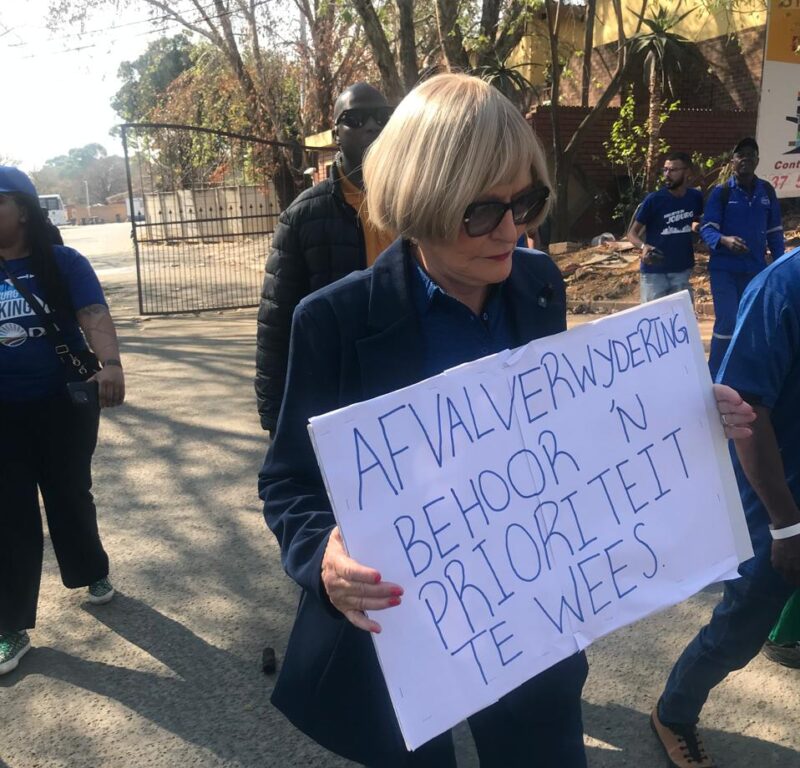 DA protesters gathered at the Pikitup Randburg Depot demanding action over waste collection issues in the area.