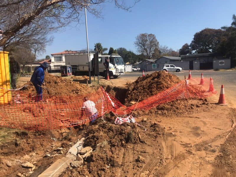 JW team on site fixing the leak that has caused outages in Randburg. Photo: Mthulisi Lwazi Khuboni