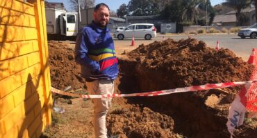 Ward 134 councillor Devon Steenkamp on site at the Randpark Ridge pipe burst. Photo: Mthulisi Lwazi Khuboni