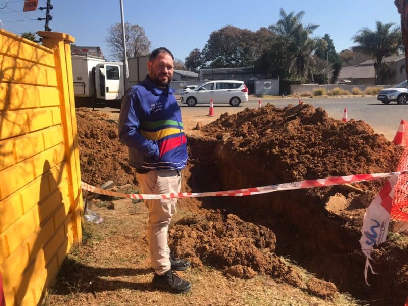 Ward 134 councillor Devon Steenkamp on site at the Randpark Ridge pipe burst. Photo: Mthulisi Lwazi Khuboni