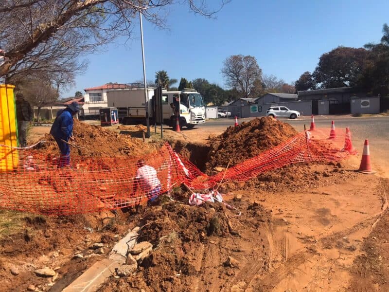 Unplanned water interruptions continue as the leak at the corner of Dale Lace Avenue and Knoppiesdoring Street remains a challenge.