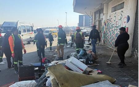 Crum Region B director Sello Lemao has vowed to intensify clean-up operations in Randburg's CBD, targeting illegal trading, illegal parking, and littering around the area's central square.