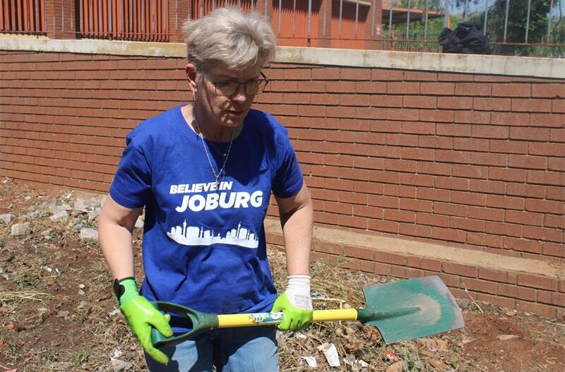 Ward 102 councillor leads much-needed clean-up campaign in Randburg CBD